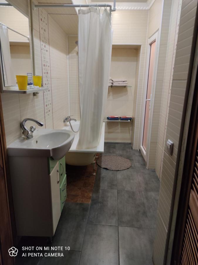 Yellow Unlimited Hotel 4 Харьков Экстерьер фото